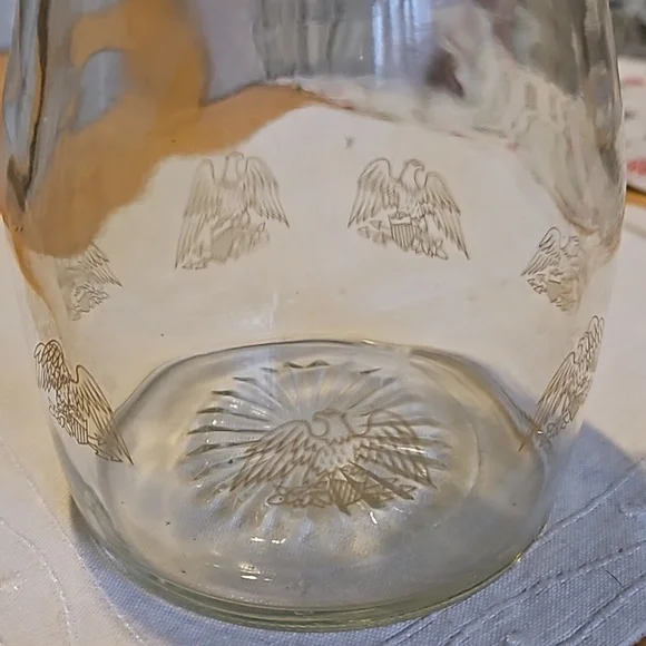 Vintage 1970 Log Cabin Glass Syrup Dispenser Pitcher Gold Eagle Design - Picture 3 of 5